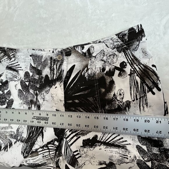 Chico's Womens Black White Abstract Print Capri Pants Size 3 Stretch Casual - Picture 8 of 13